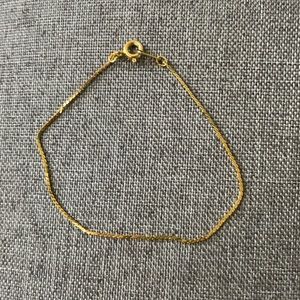 Gold tone bracelet